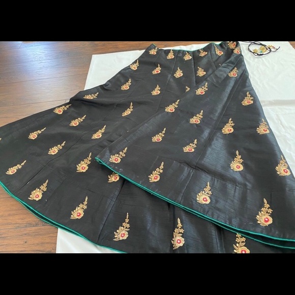 Lehenga Choli - Picture 5 of 8